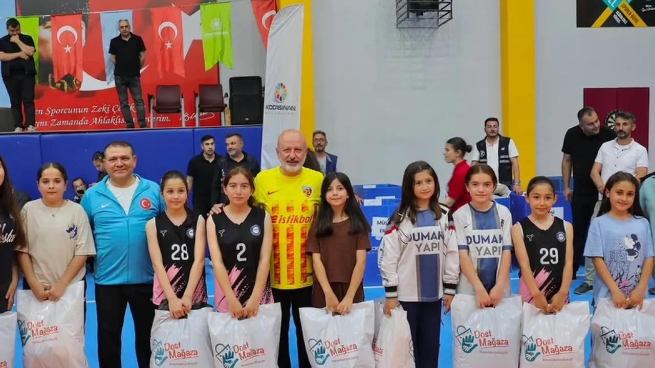 Şehir protokolü öğrencilerle filede buluştu