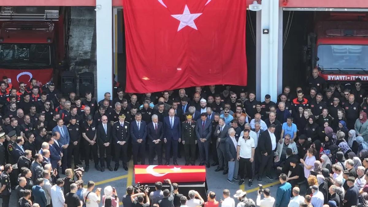 Şehit itfaiye eri Mehmet Tekeli son yolculuğuna uğurlandı