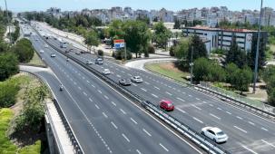 Antalya’da kavşak girişi üç şeride çıkarılarak genişletildi