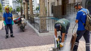 Antalya'da toplu kullanım alanlarına ilaçlama çalışması