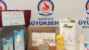 Denizli'de ailelere bebek bezi ve çanta desteği