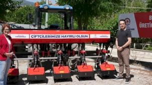 Denizli'de Bozkurtlu üreticilere çapa makinesi desteği