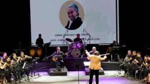 Edip Akbayram ve Volkan Konak İzmir'de şarkılarla anıldı