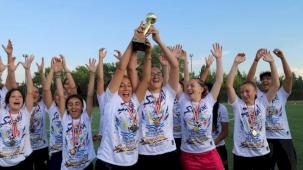 Eskişehir Büyükşehir spor kulübü kupayı kaldırdı
