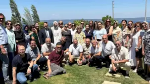 Okul müdürü yeniden atandı, veliler bayram yaptı