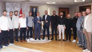 Şampiyon Gölcükspor kupasıyla Başkan Büyükakın’a geldi