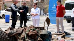 Yeni Foça’da ibretlik sergi! Denizden çıkanlar şaşırttı