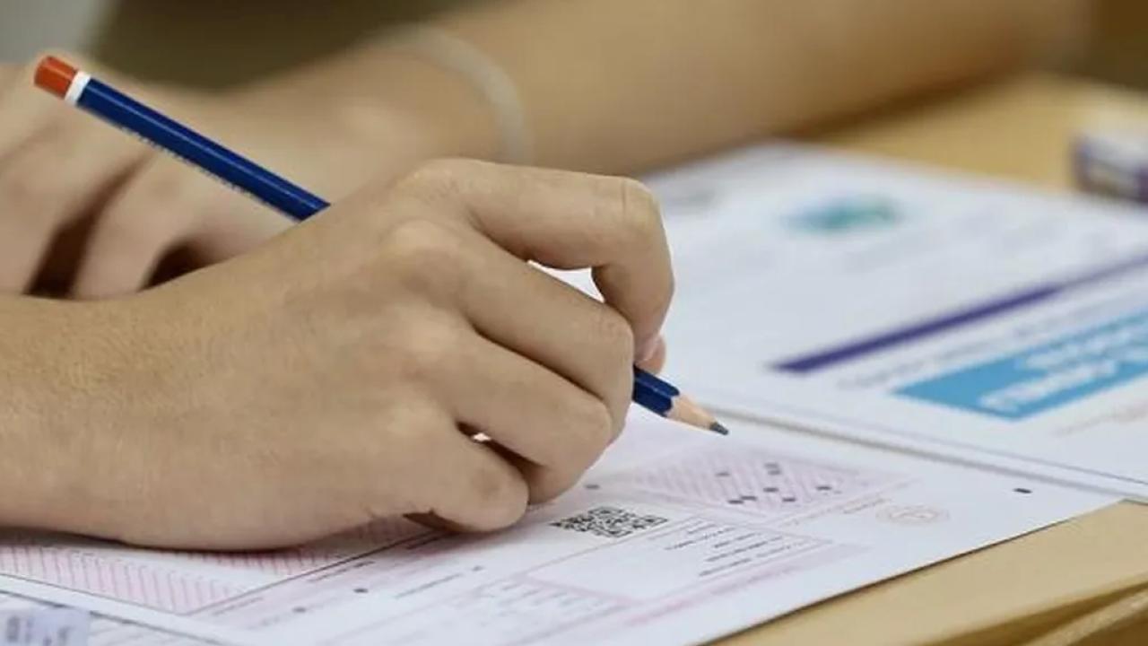 YKS’de ikinci oturum... AYT başladı, gözler öğleden sonra yapılacak YDT’de