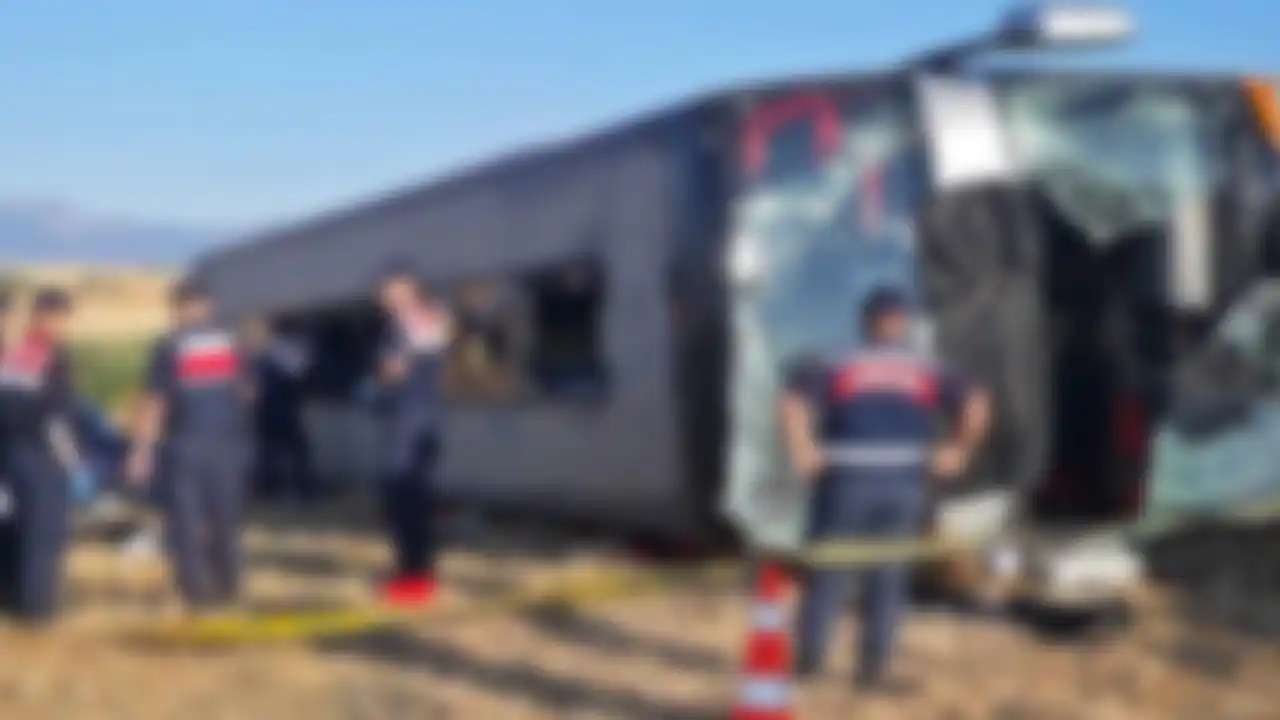Amasya'da yolcu otobüsü devrildi: 46 yaralı, 2'sinin durumu ağır