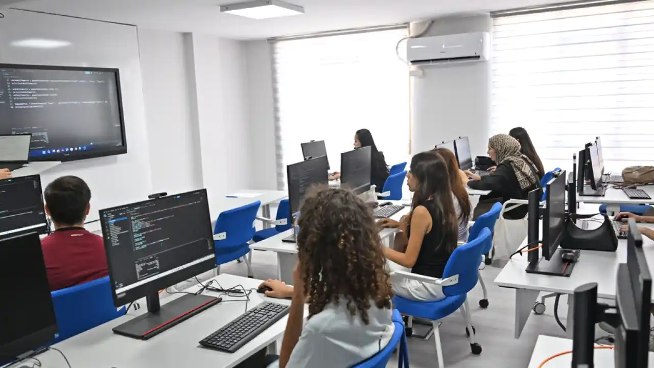 Antalya Dijital Gençlik Merkezi (DİGEM) açıldı