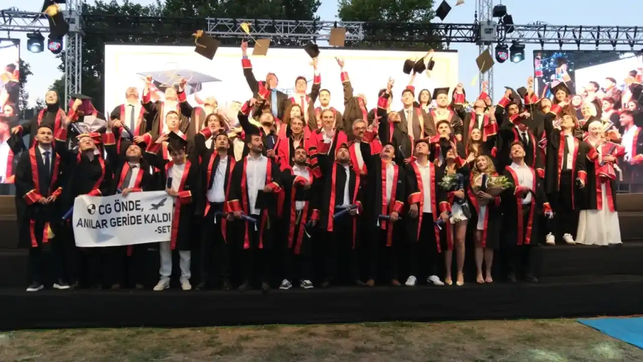 GTÜ'de mezuniyet coşkusu... Bin 480 öğrenci diplomalarını aldı