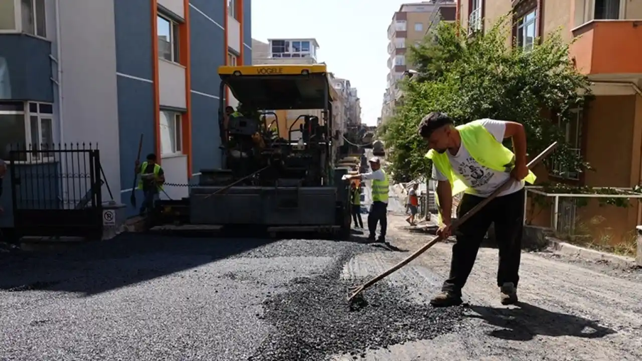 İstanbul Maltepe’de asfalt hamlesiyle yollar yenileniyor