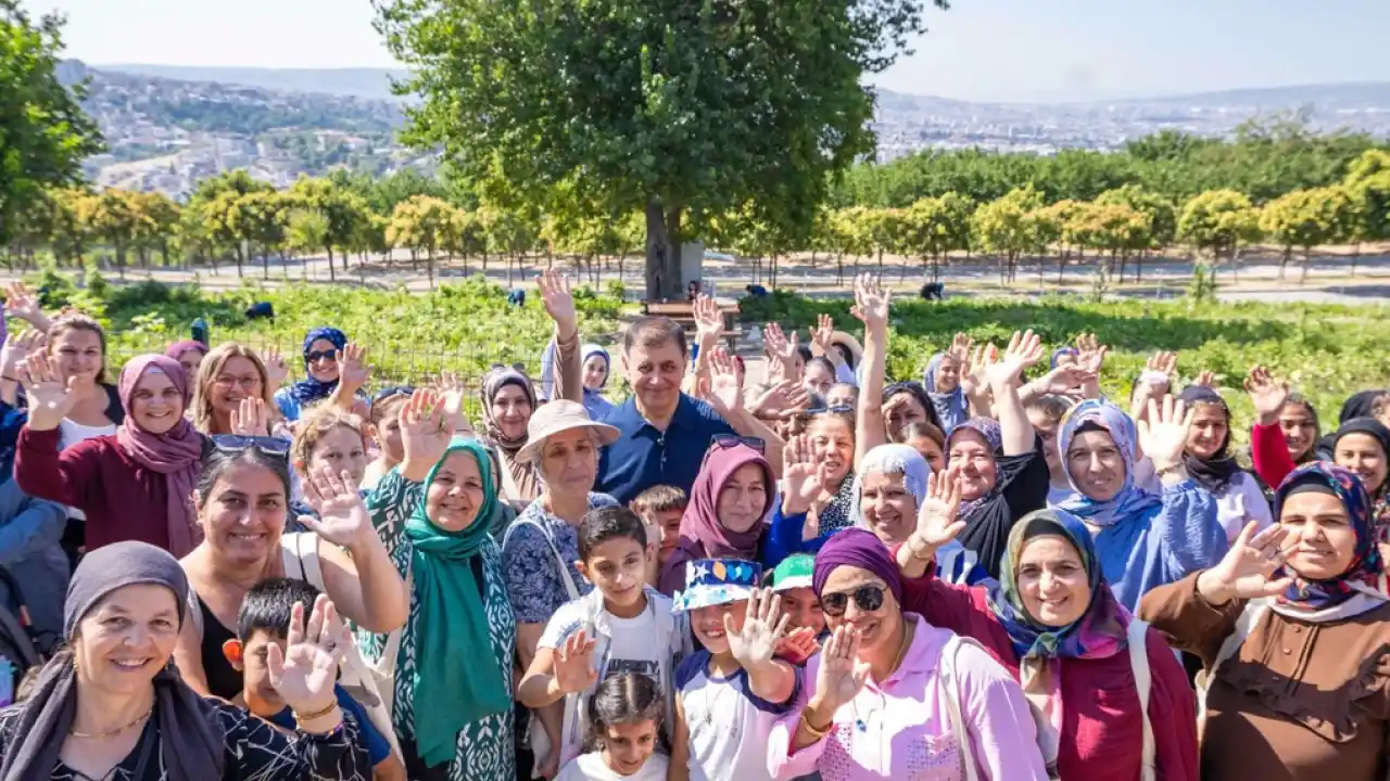 İzmir’de kadın üreticilerden hasat sevinci