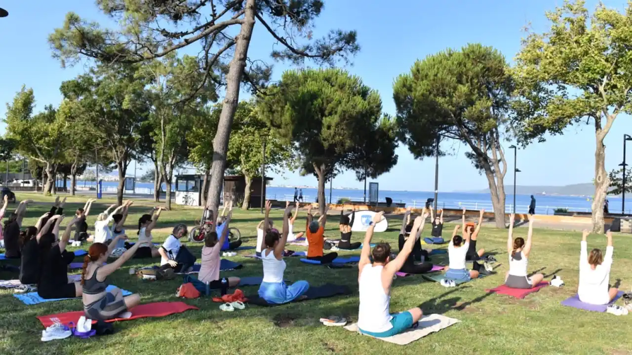 Kadınlar Boğaz’a karşı yogo yaptı