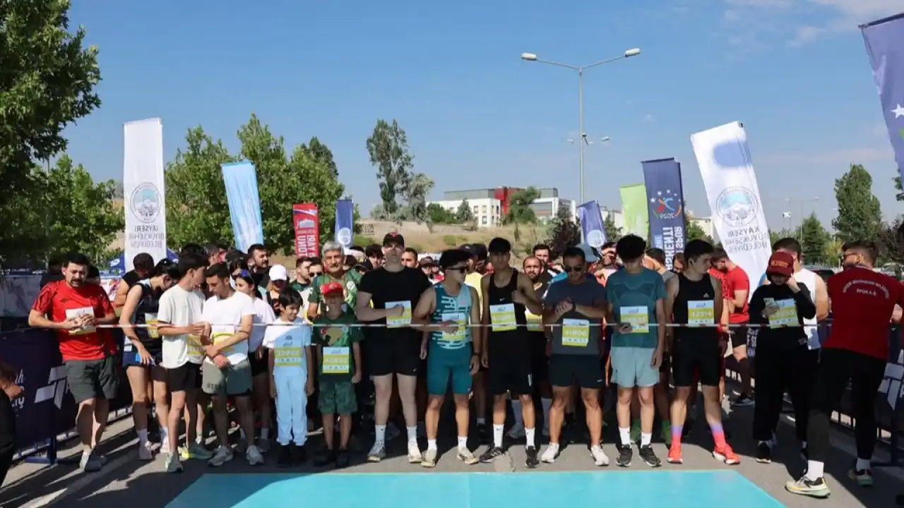 Kayseri Büyükşehir'den Demokrasi Koşusu