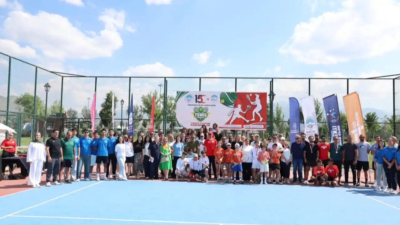 Kayseri'de 15 Temmuz Tenis Turnuvası sona erdi