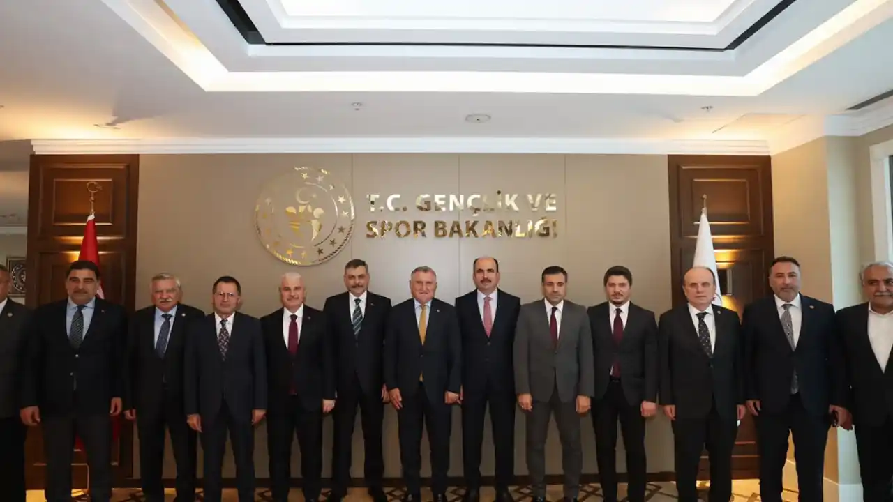 Konya heyeti Bakan Bak ile gençlik ve spor yatırımlarını görüştü
