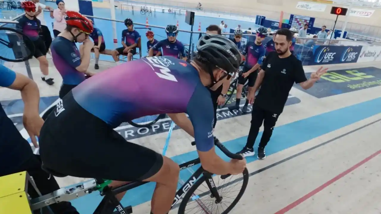 Konya Velodromu’nda geleceğin şampiyonları piste çıktı