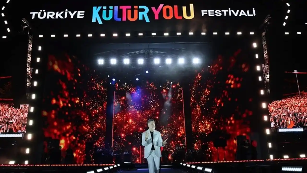 Konya'da Özcan Deniz rüzgarı esti