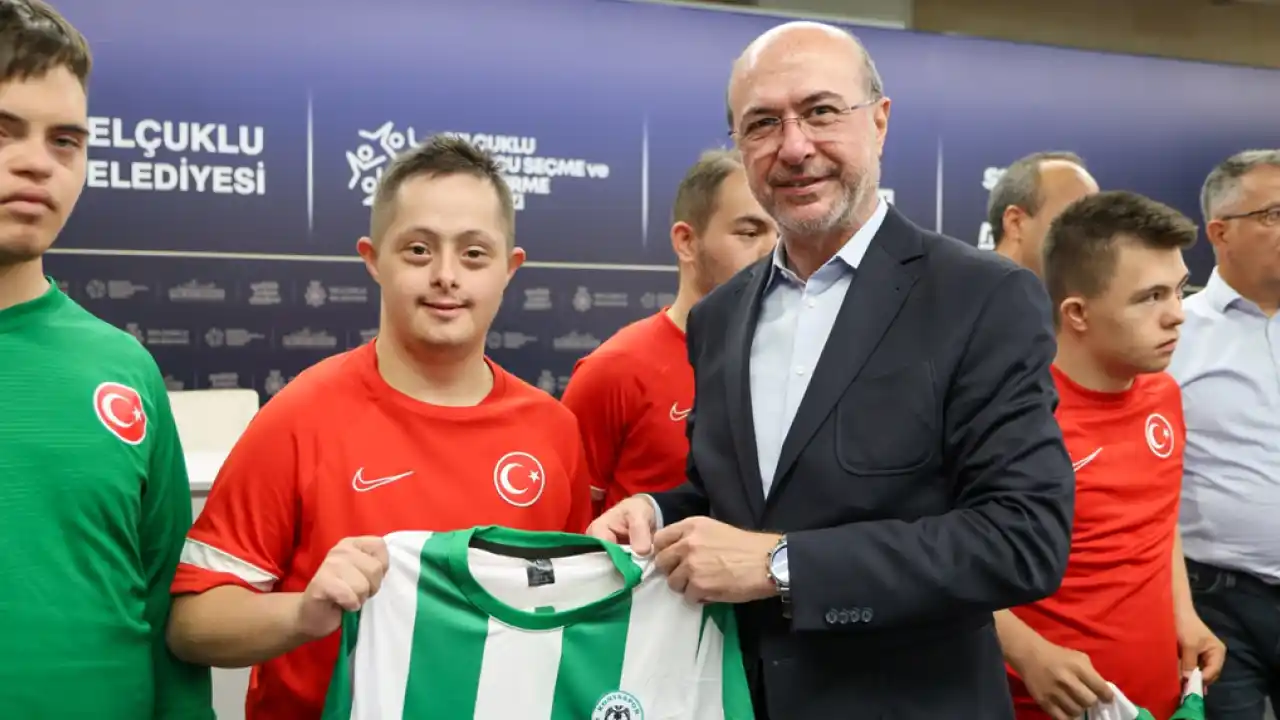 Konya'da Başkan Pekyatırmacı Down Sendromlu Milli Takımla buluştu