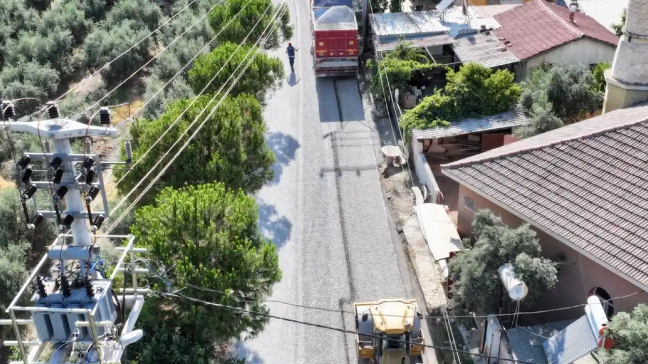 Manisa'da Alaşehir’de yol konforunu artırıyor