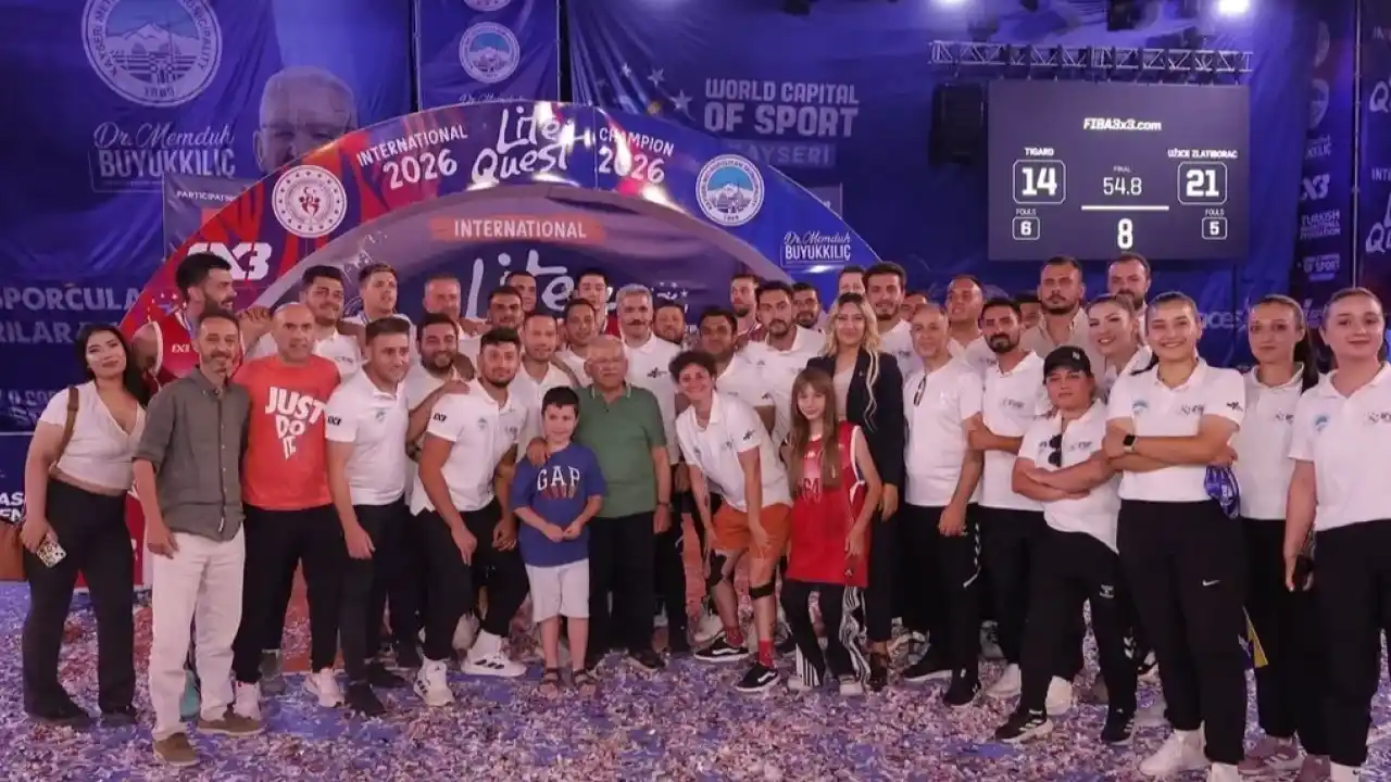 Memduh Büyükkılıç'tan FIBA 3x3 Lite Quest şampiyonuna kupa