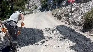 Alanya’da kırsal mahalle yollarına yaz bakımı