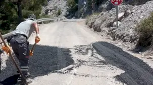 Antalya Büyükşehir’den Alanya kırsalına yol bakımı