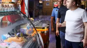 Antalya zabıtasından kaldırım işgallerine sıkı denetim