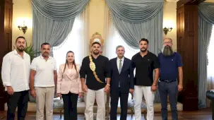 Antalya’da Başpehlivan Erkan Taş’tan Vali Şahin’e ziyaret