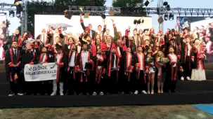 GTÜ'de mezuniyet coşkusu... Bin 480 öğrenci diplomalarını aldı