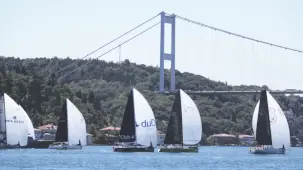 İstanbul Boğazı'nda görkemli coşku
