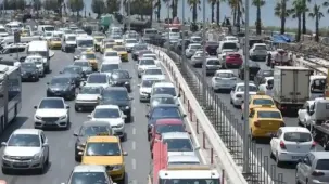 İzmir'de trafik artıyor