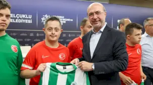 Konya'da Başkan Pekyatırmacı Down Sendromlu Milli Takımla buluştu