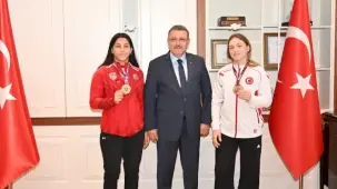 Şampiyon sporculara Başkan Genç'ten övgü