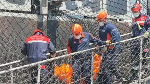 Trabzon’da İHA saldırısı kurbanı denizci gemiden çıkarıldı