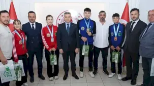 Türkiye şampiyonları Artvin Valisi'ne konuk oldu