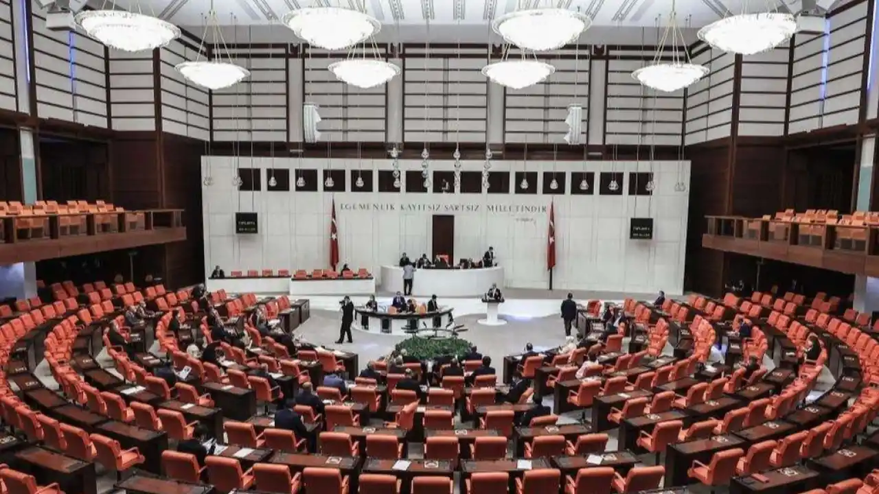 TBMM'deki sandalye dağılımı yeniden şekillendi... İşte son durum
