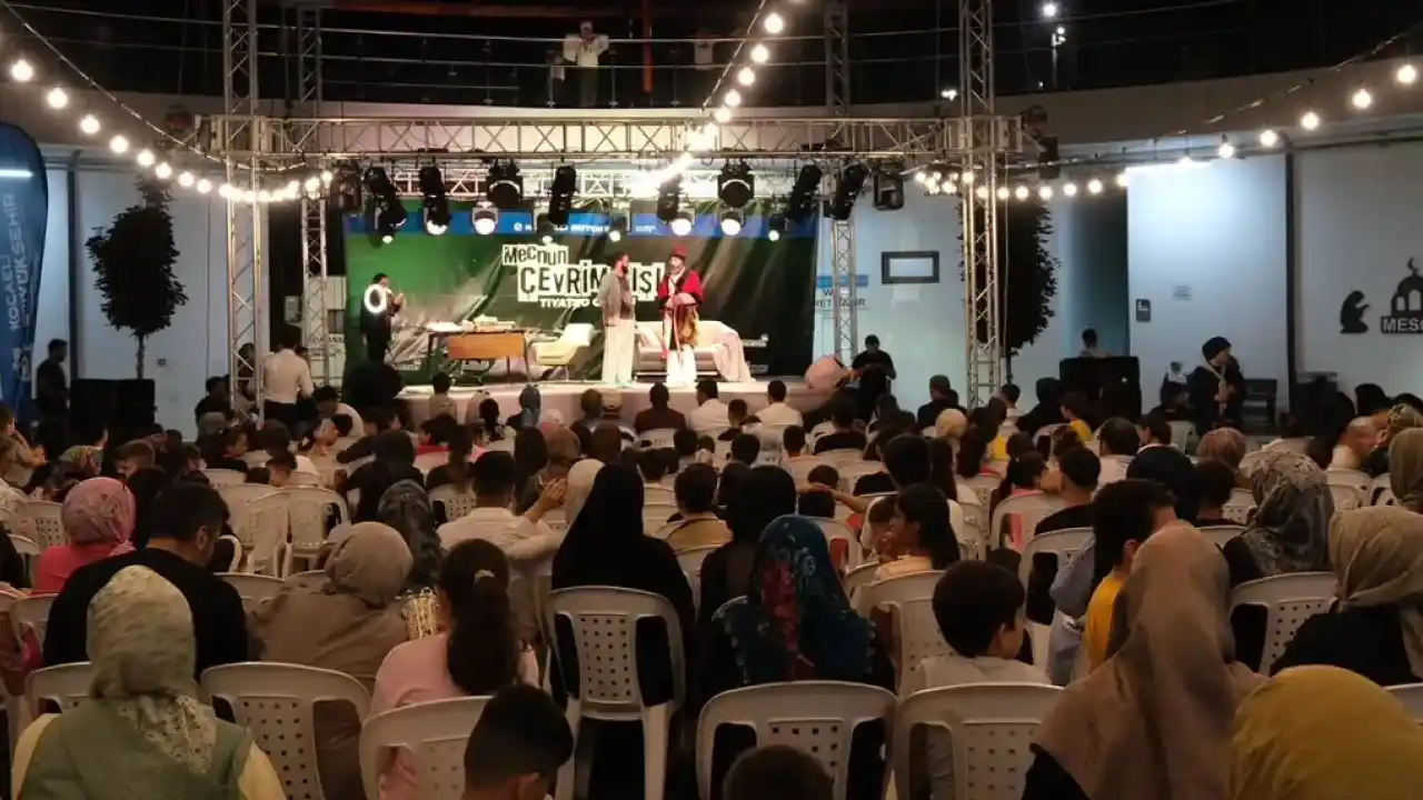 Açık hava tiyatrosu Dilovası’nda iz bıraktı