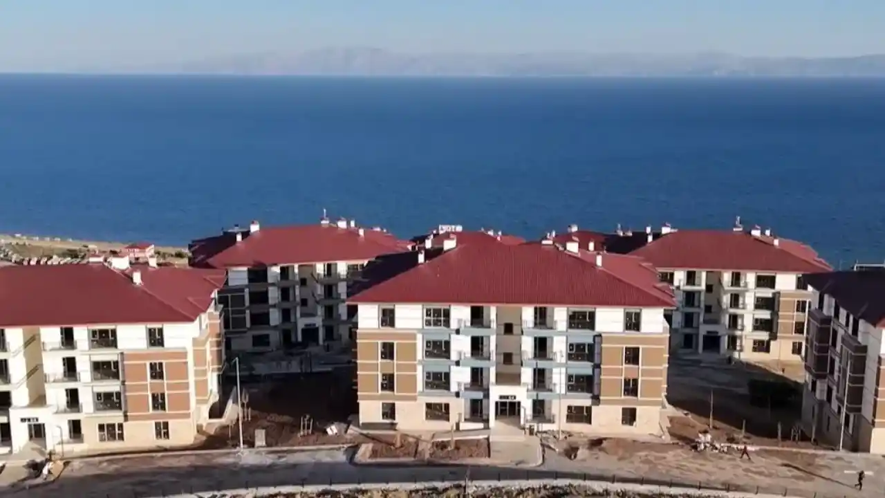 Ahıska Türklerine kalıcı yuvalar teslim ediliyor