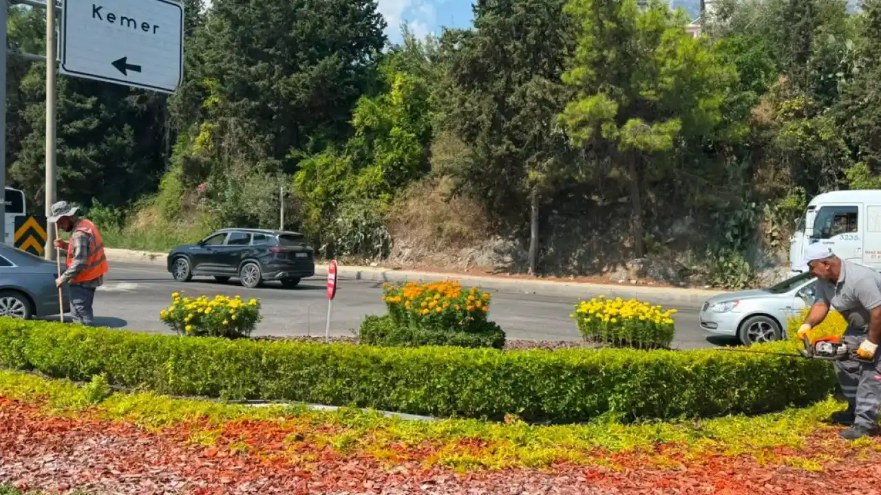 Amntalya'da yeşil alanlarda genel temizlik ve bakım yapıldı