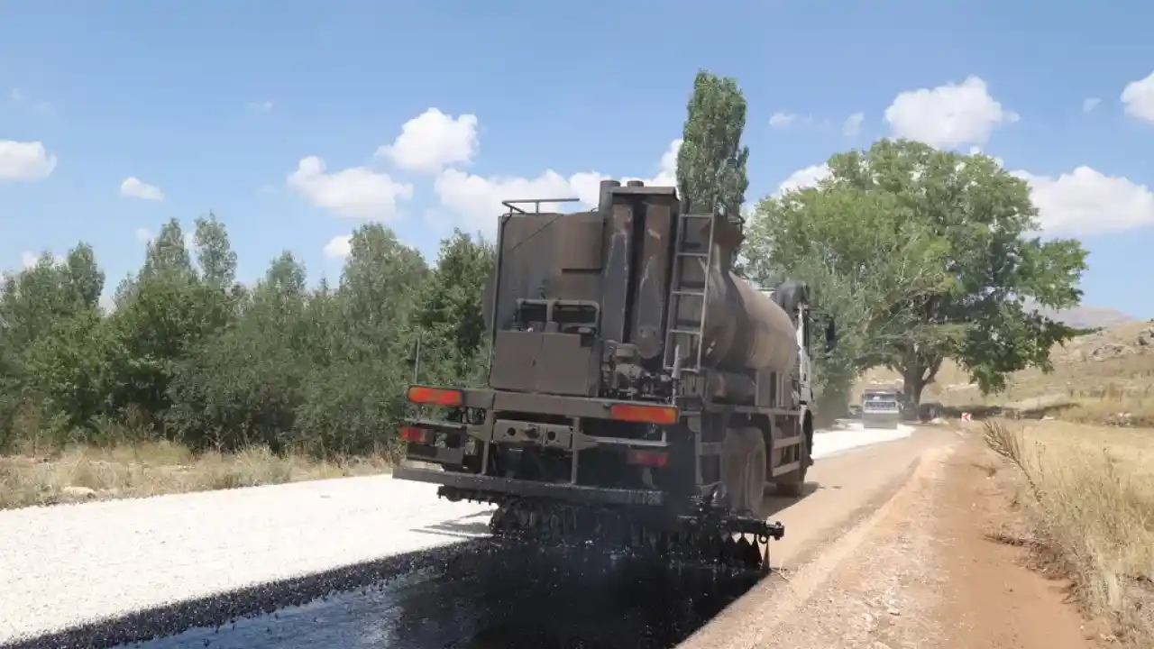 Antalya Korkuteli’de 3 kilometrelik sathi asfalt yol çalışması yapıldı