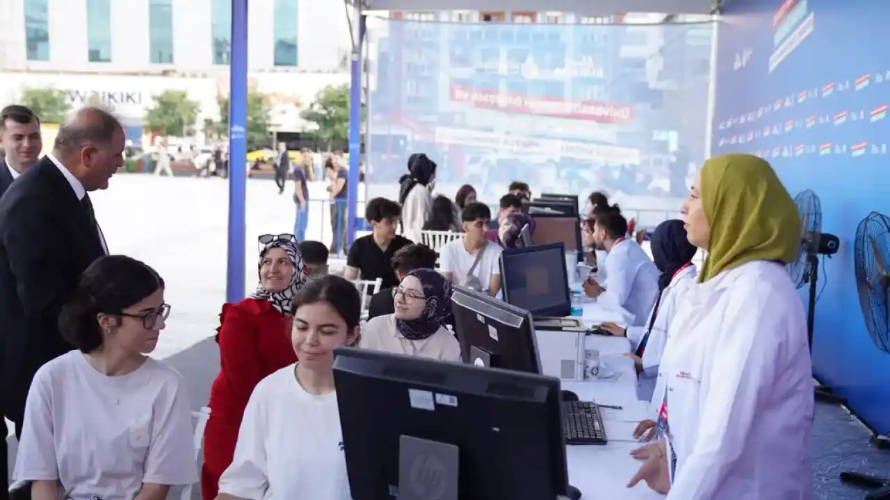İBB'den Üniversite Tercih Dayanışma ve Rehberlik Merkezi