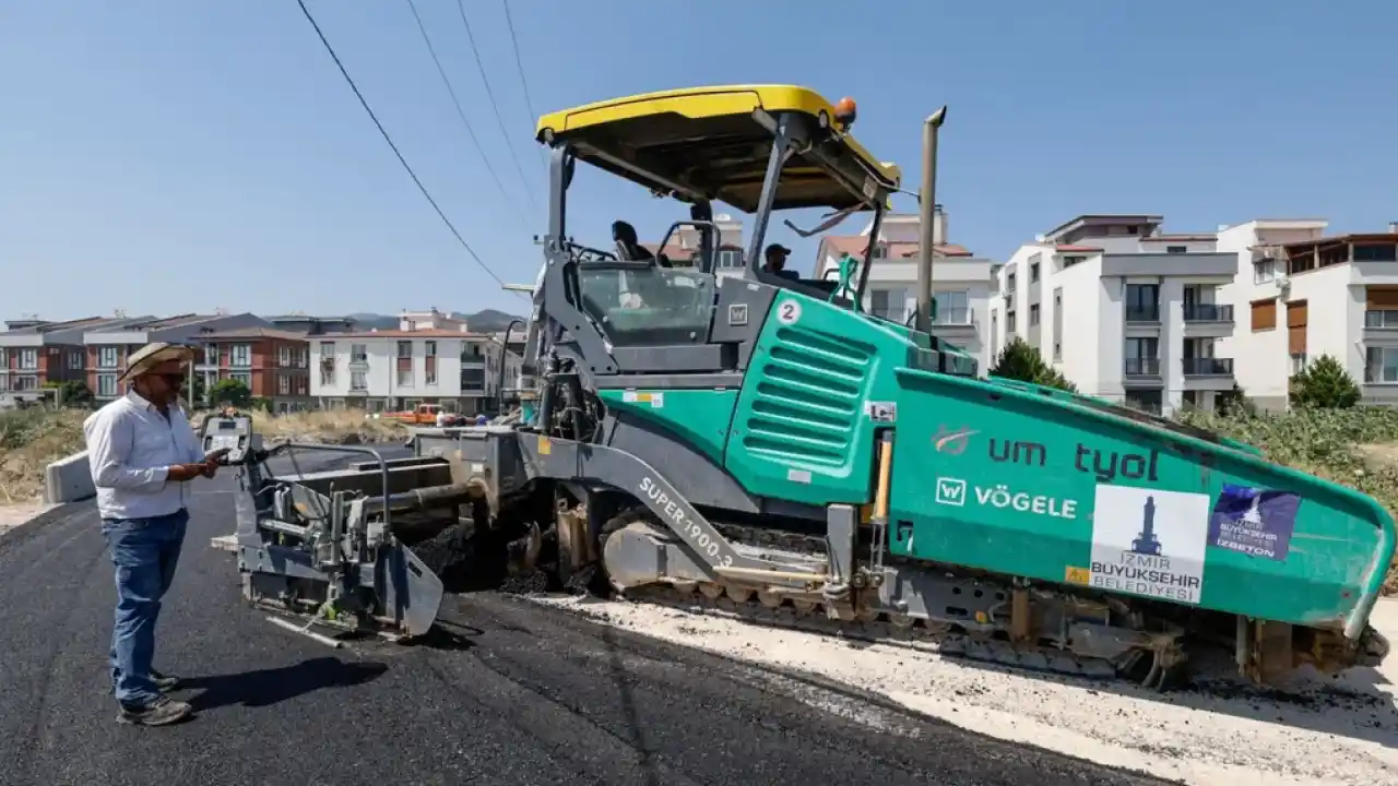 İzmir Bergama’da yollar yenileniyor