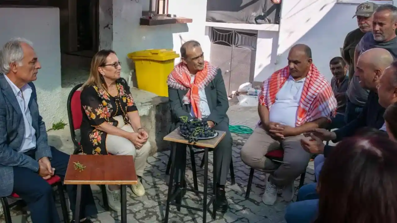 İzmir Büyükşehir Belediyesi’nden bardacık üreticisine can suyu