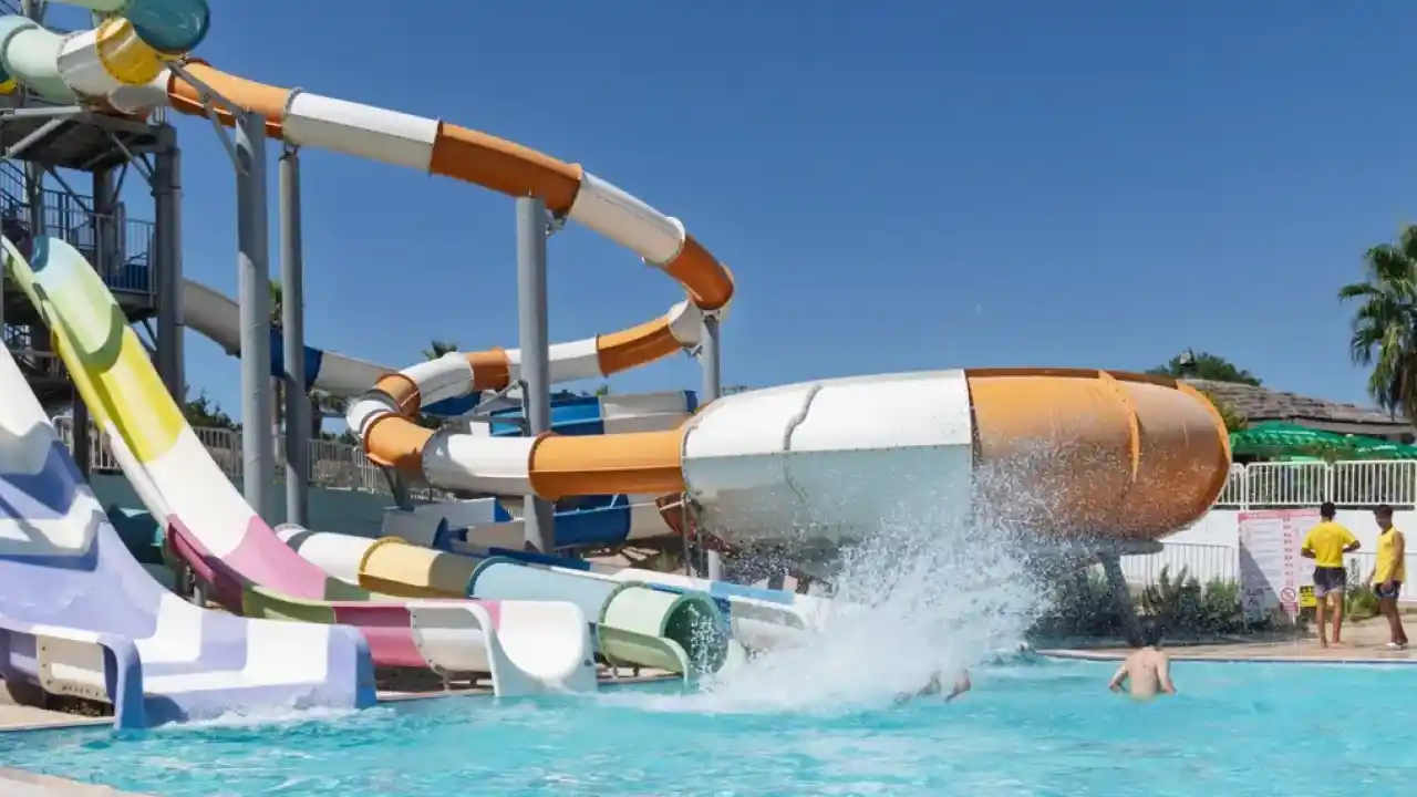 İzmir Büyükşehir’den gençlere aquapark keyfi