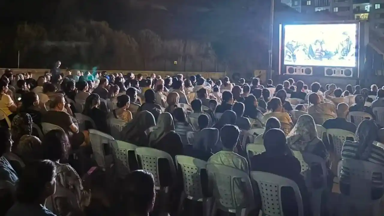 İzmir Çiğli’de Mahalle Sinema Günlerine büyük ilgi
