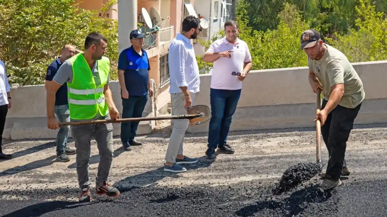 İzmir Narlıdere’de asfalt çalışmaları hız kesmeden sürüyor