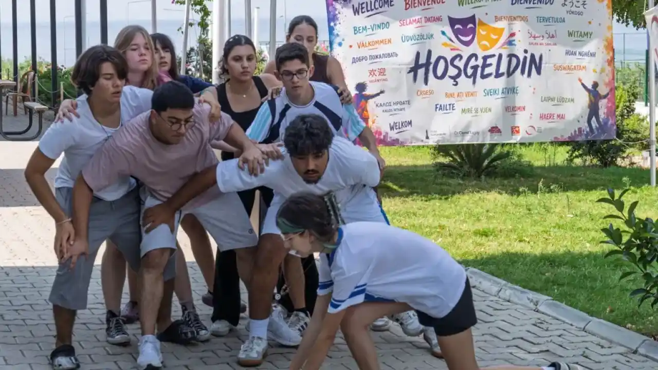 İzmir’de gençler ortak hikâyeler yazıyor