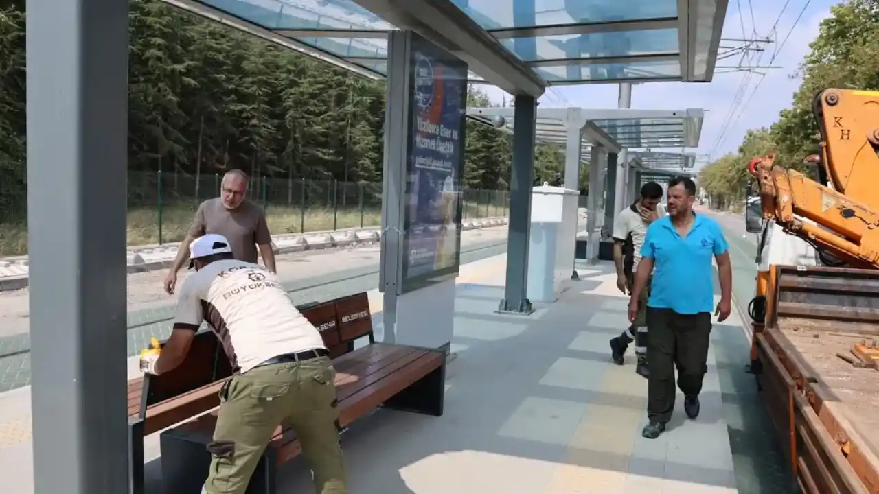 Kocaeli’de tramvay duraklarına 260 yeni bank